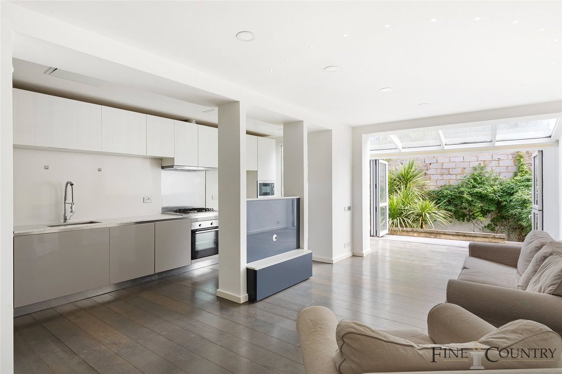 Apartment in Brondesbury, Brent, England 1 - 17676941