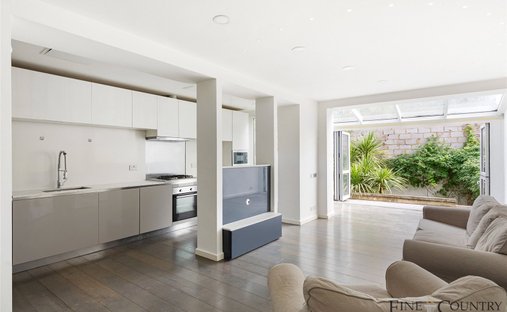 Apartment in Brondesbury, Brent, England 1