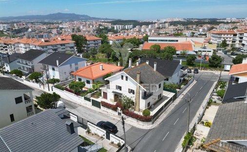 House in Agualva e Mira-Sintra, Lisbon, Portugal 1
