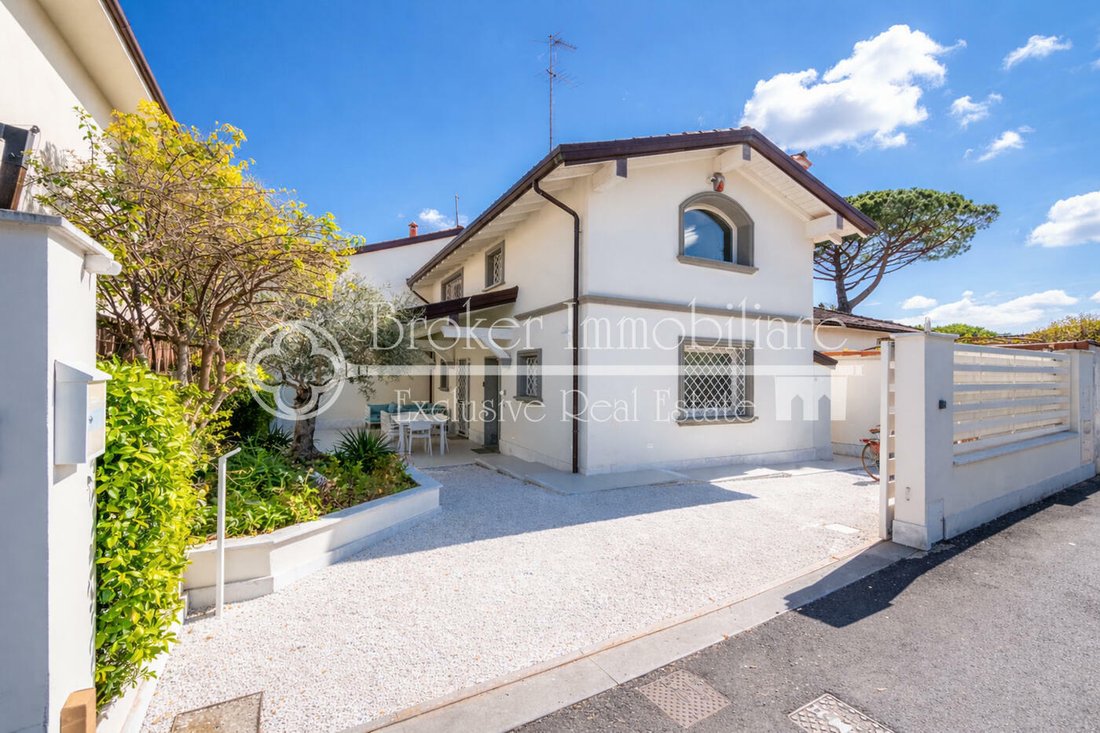 Villa in Center, Forte dei Marmi, Tuscany 2 - 17676482