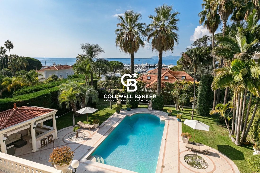 Villa in Antibes, Provence-Alpes-Côte d'Azur, France 1 - 17676548