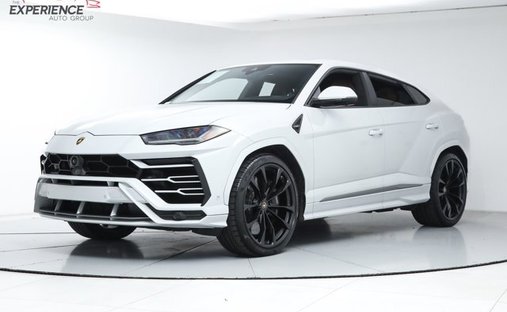 White Lamborghini Urus for sale | JamesEdition