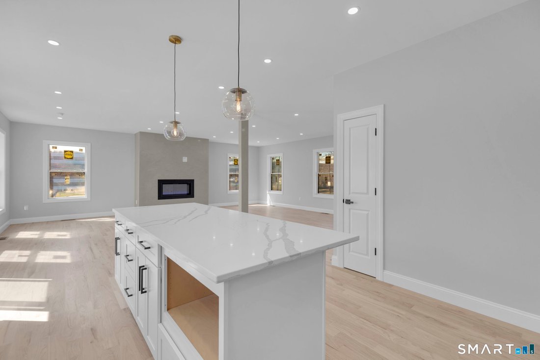 House in Bristol, Connecticut, United States 2 - 17649801
