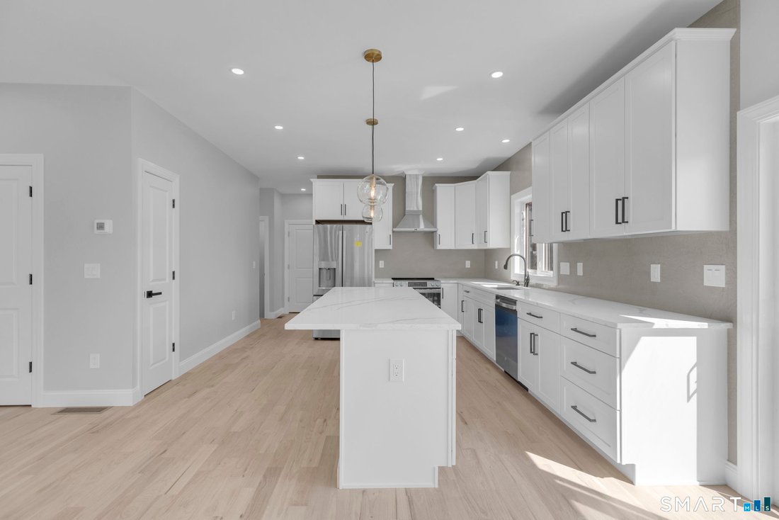 House in Bristol, Connecticut, United States 4 - 17649801