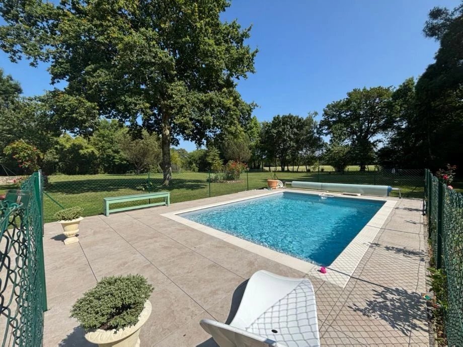 Farm Ranch in Frossay, Pays de la Loire, France 5 - 17676558