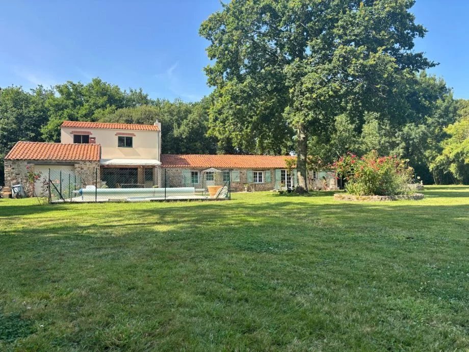 Farm Ranch in Frossay, Pays de la Loire, France 1 - 17676558