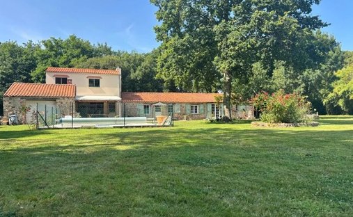 Farm Ranch in Frossay, Pays de la Loire, France 1