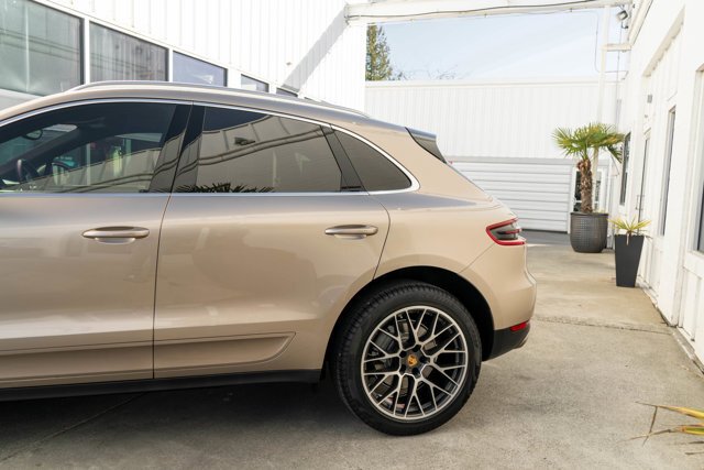 Suv in Bellevue, WA, United States 5 - 17440850
