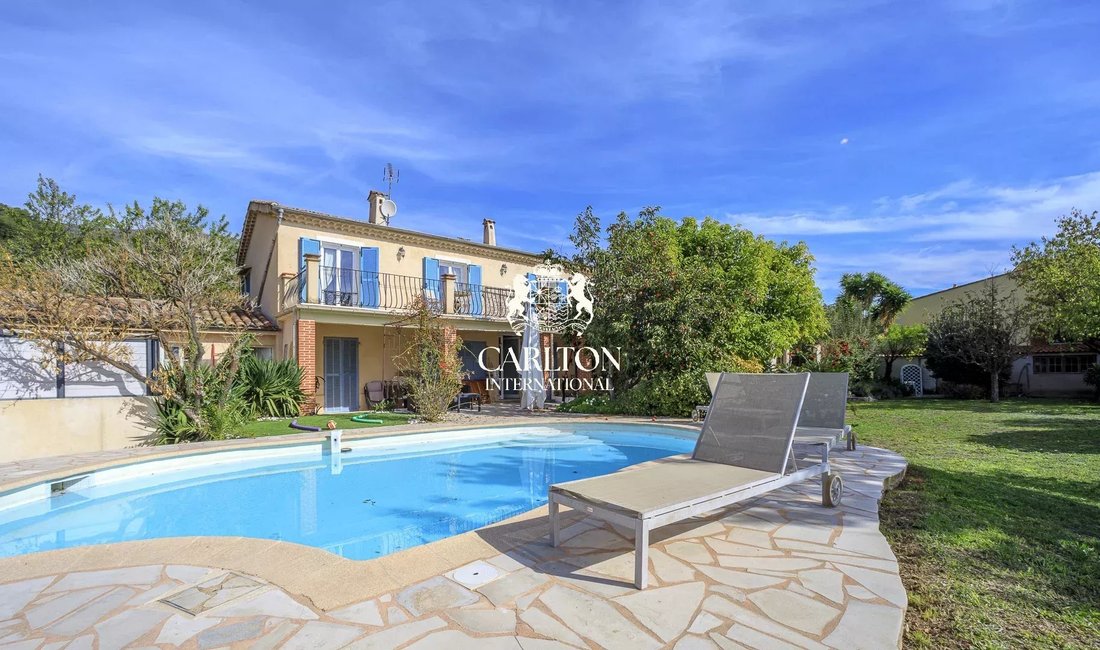 Villa in Tourrettes-sur-Loup, Provence-Alpes-Côte d'Azur, France 1 - 17676932