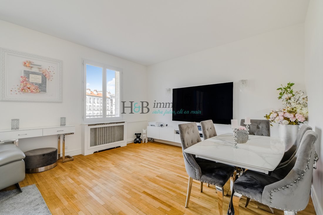 Apartment in Grange Aux Belles-Terrage, Paris 10e Arrondissement, Paris 3 - 17676683