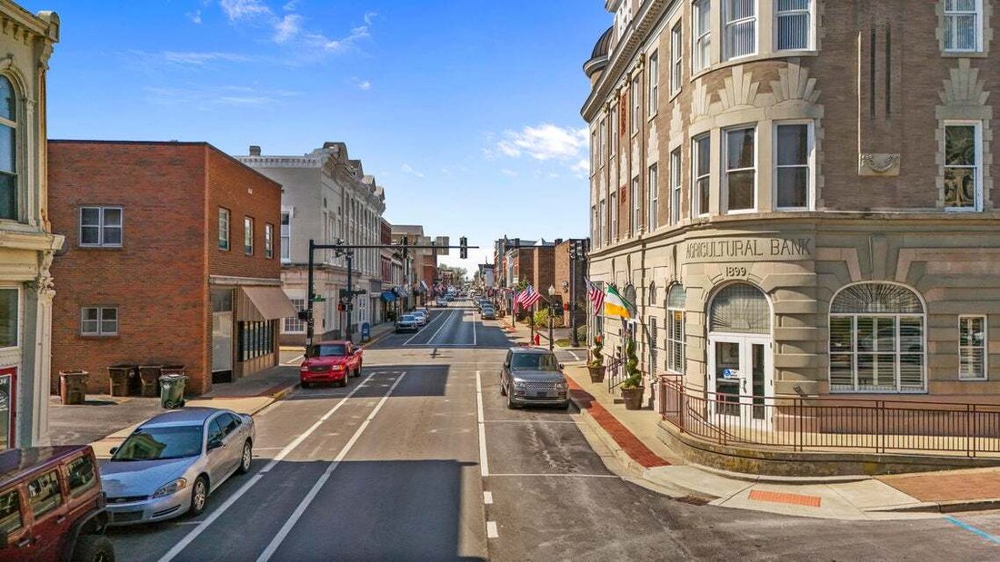 Paris, Kentucky, United States 3 - 17677590