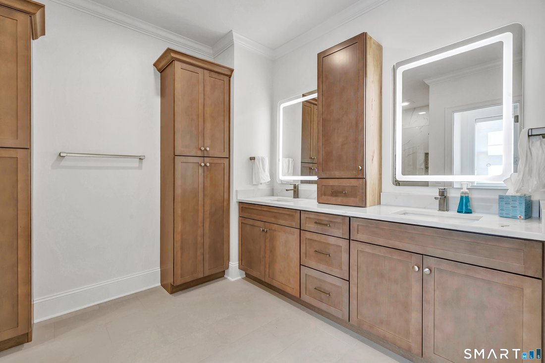 House in Shelton, Connecticut, United States 4 - 17678182