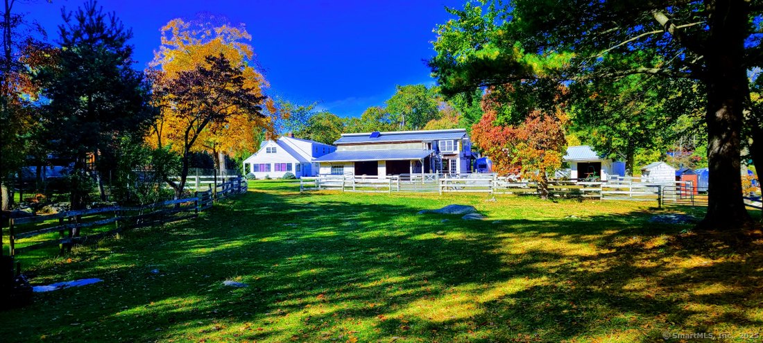 House in Newtown, Connecticut, United States 3 - 17678297
