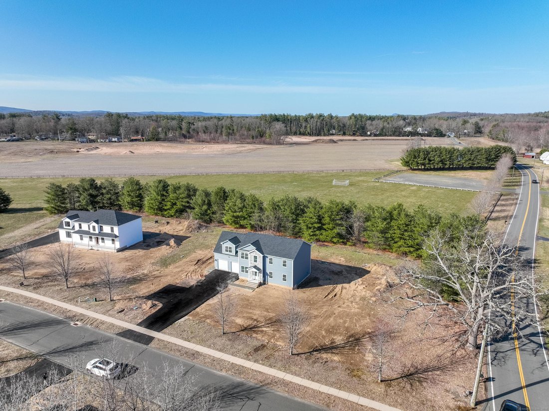 House in Suffield, Connecticut, United States 2 - 17678085