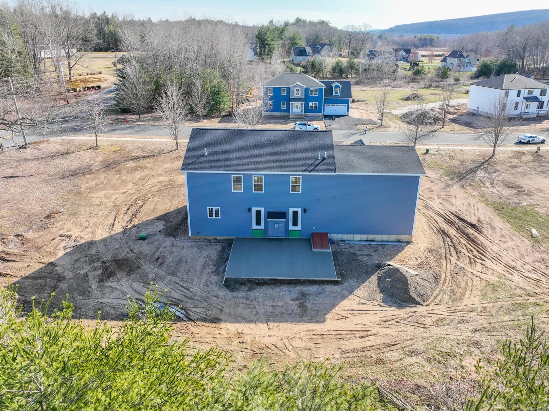 House in Suffield, Connecticut, United States 3 - 17678085