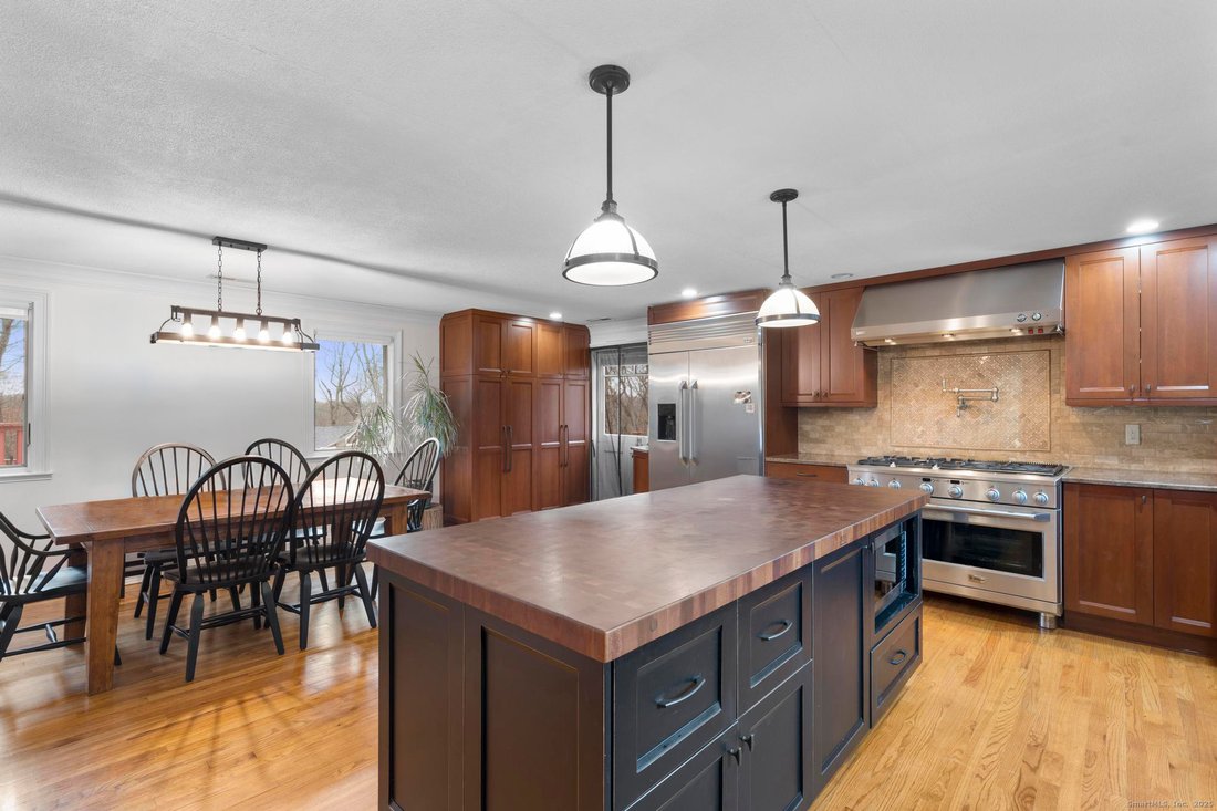 House in Trumbull, Connecticut, United States 5 - 17677932