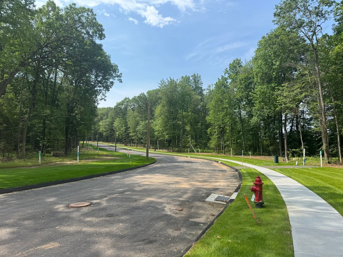 House in Bristol, Connecticut, United States 4 - 17678444