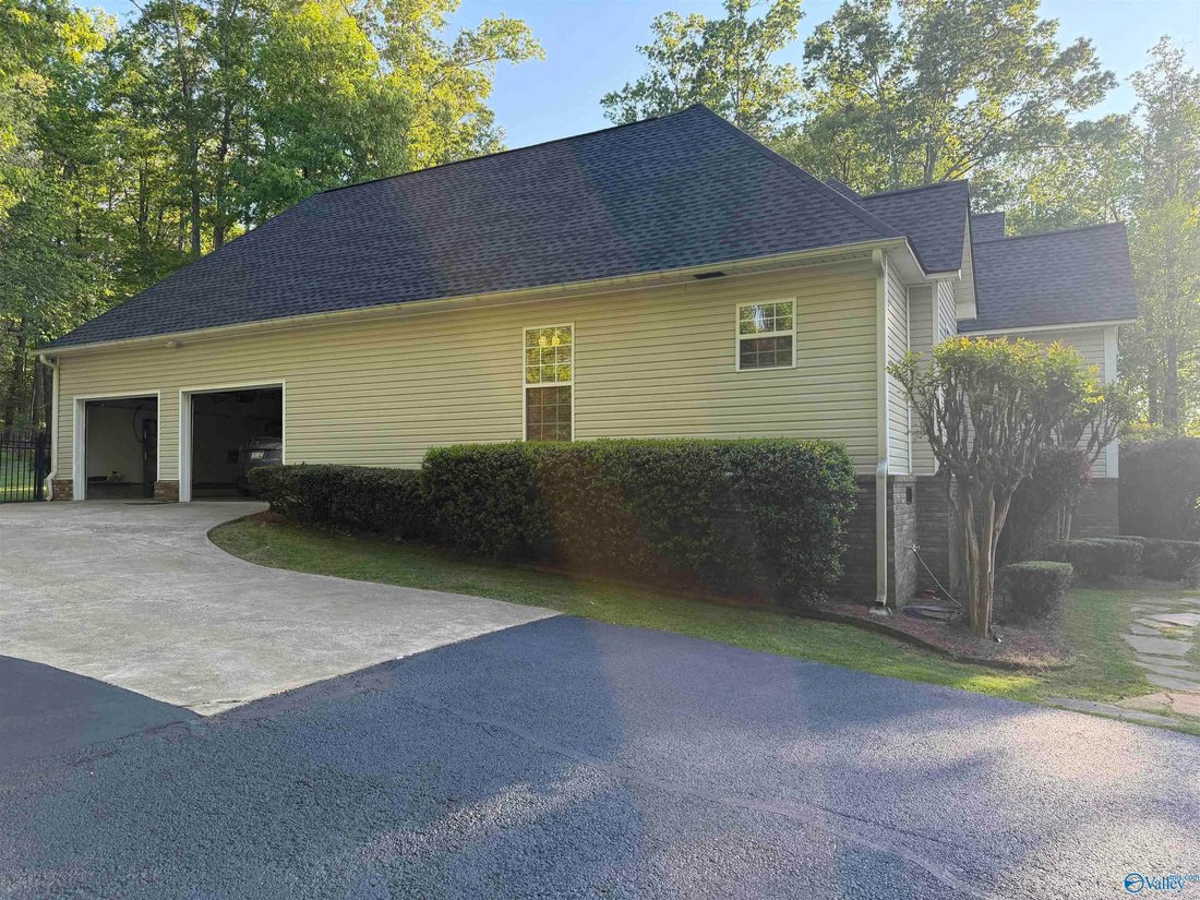 House in Guntersville, Alabama, United States 2 - 17680431