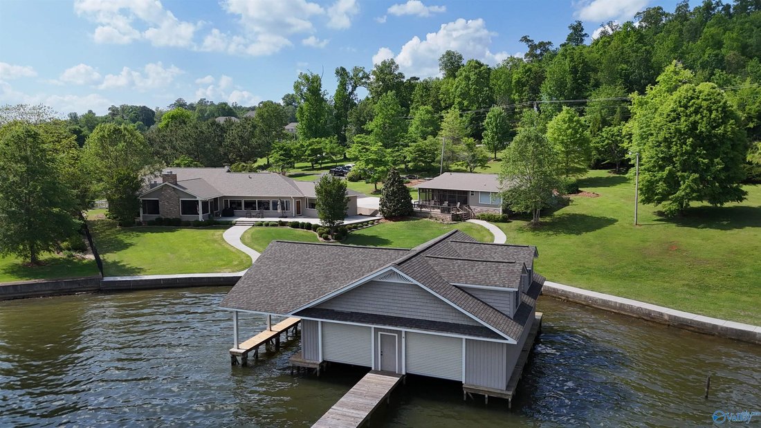 House in Guntersville, Alabama, United States 1 - 17681375