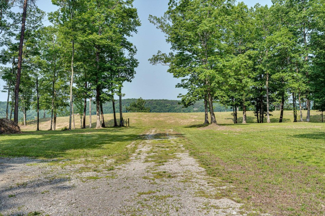 Spencer, Tennessee, United States 4 - 17681711