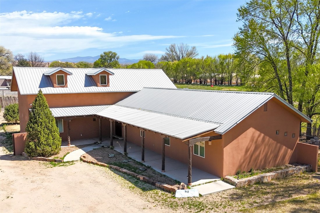House in Española, New Mexico, United States 1 - 17682287