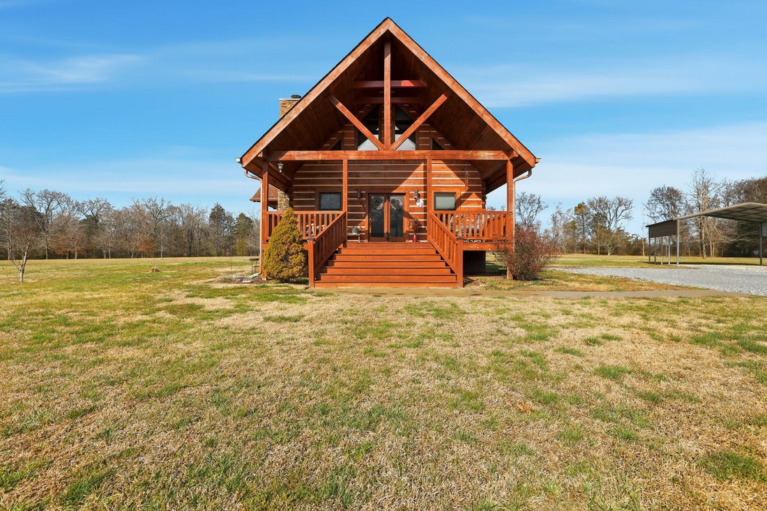Chickamauga, Georgia, United States 2 - 17682599