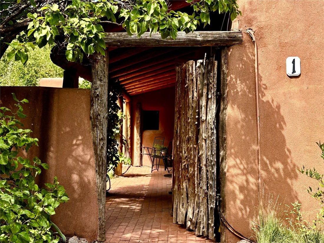 Santa Fe, New Mexico, United States 2 - 17682156