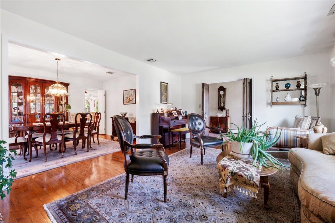House in Merrick, New York, United States 5 - 17684299