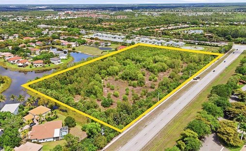 Terrain à Estero, Floride, États-Unis 1