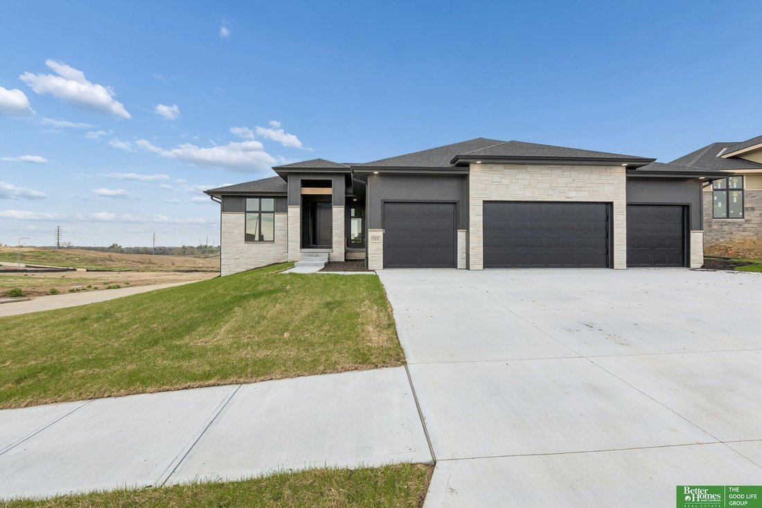 House in Bennington, Nebraska, United States 1 - 17685383