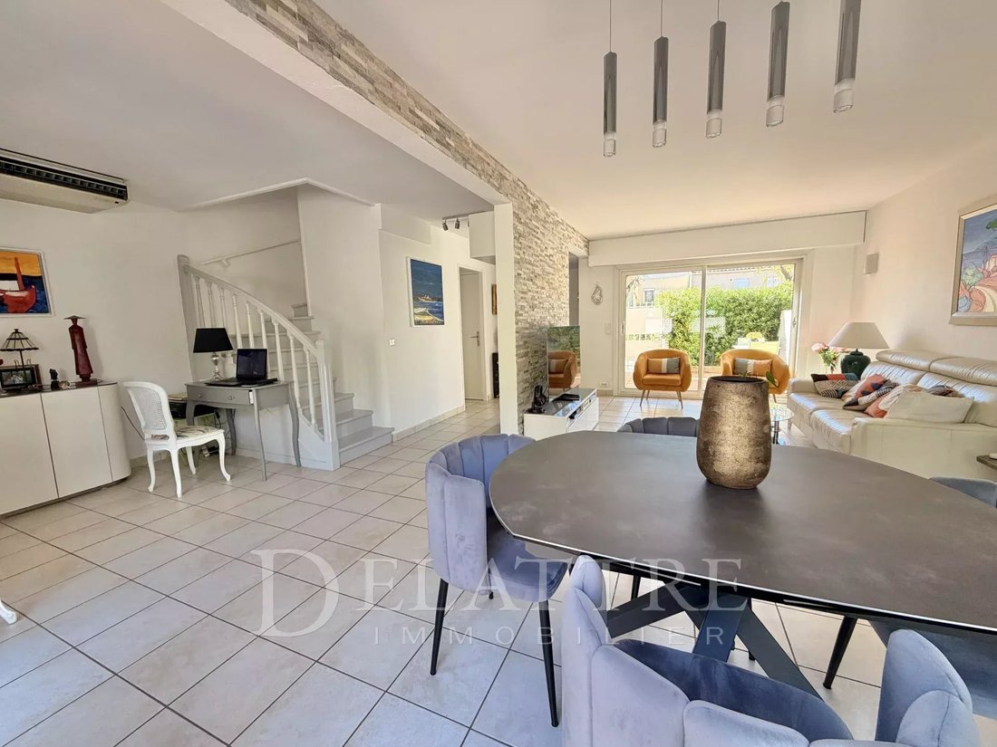 Villa in Les Cougoulins-Rastines, Antibes, France 5 - 17684481