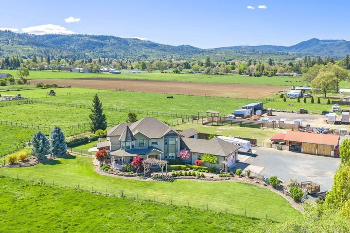 House in Medford, Oregon, United States 2 - 17689293