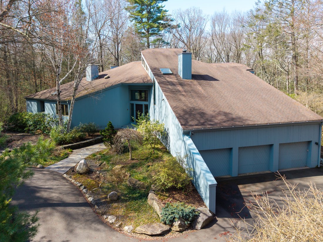 House in Canton, Connecticut, United States 2 - 17683921