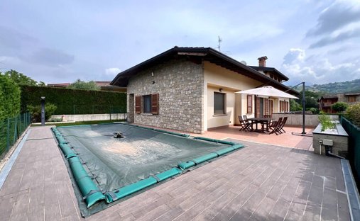 Villa in Albano Sant'Alessandro, Lombardy, Italy 1