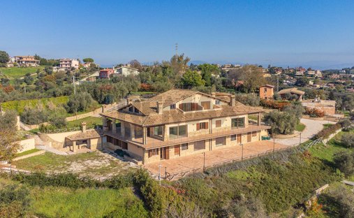 Villa in Castelnuovo di Porto, Lazio, Italy 1