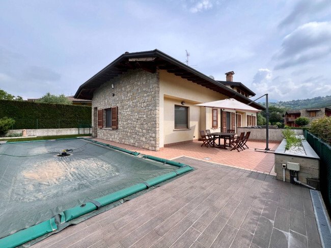 Villa in Albano Sant'Alessandro, Lombardy, Italy 2 - 17683071