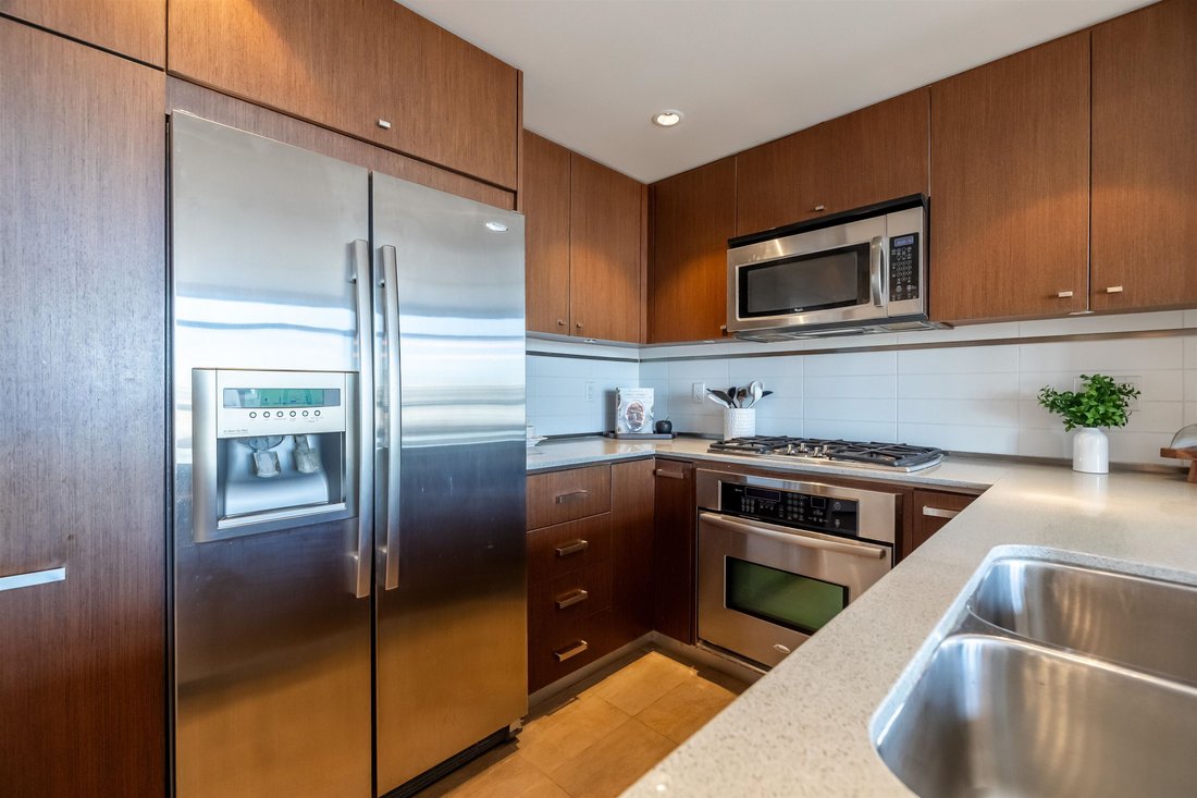 Condo in Surrey, British Columbia, Canada 4 - 17686921
