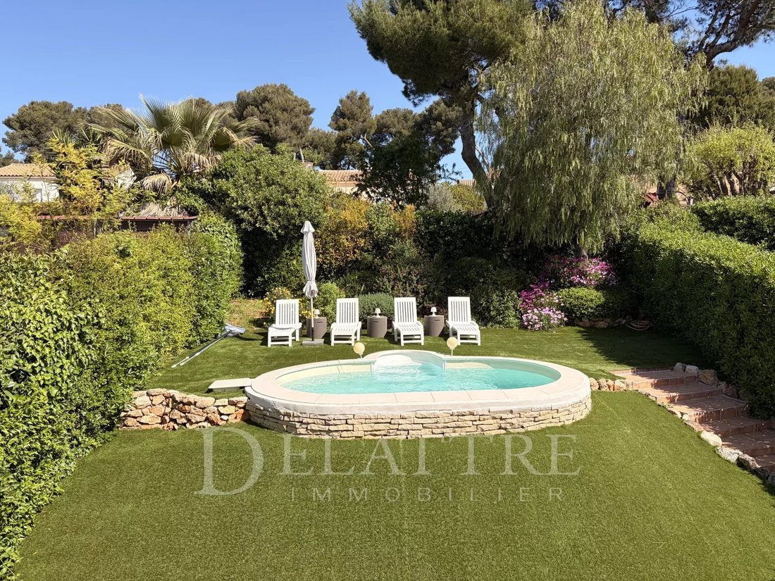 Villa in Les Cougoulins-Rastines, Antibes, France 2 - 17684481