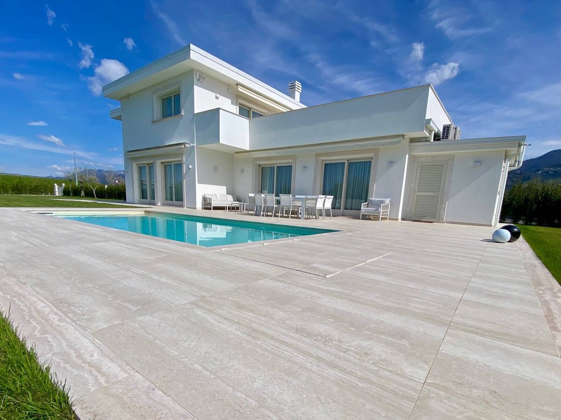 Villa in Pietrasanta, Tuscany, Italy 3 - 16212435