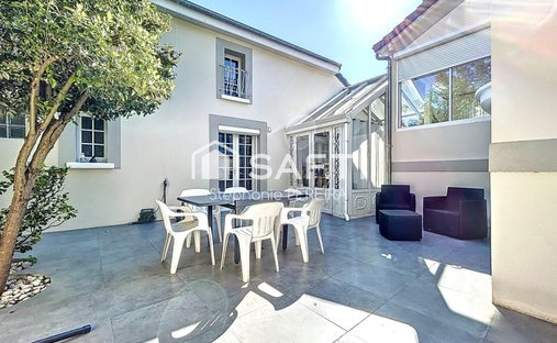 House in Descartes, Champs-sur-Marne, France 1