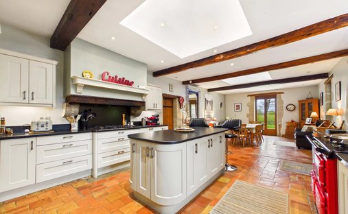 Timeless Elegance & Rural Serenity: A Majestic Chateau Estate With A Chapel And 13.2 Hectares Of Lan - 5