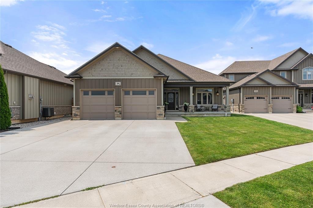 House in Chatham, Ontario, Canada 2 - 17684872