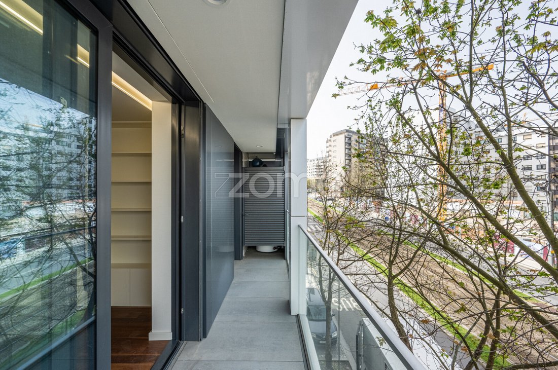 Apartment in Mafamude e Vilar do Paraiso, Porto District, Portugal 1 - 16529906