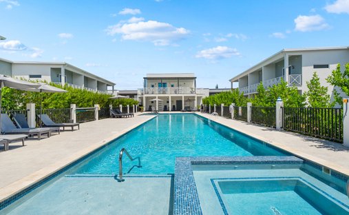 Apartment in George Town, George Town, Cayman Islands 1