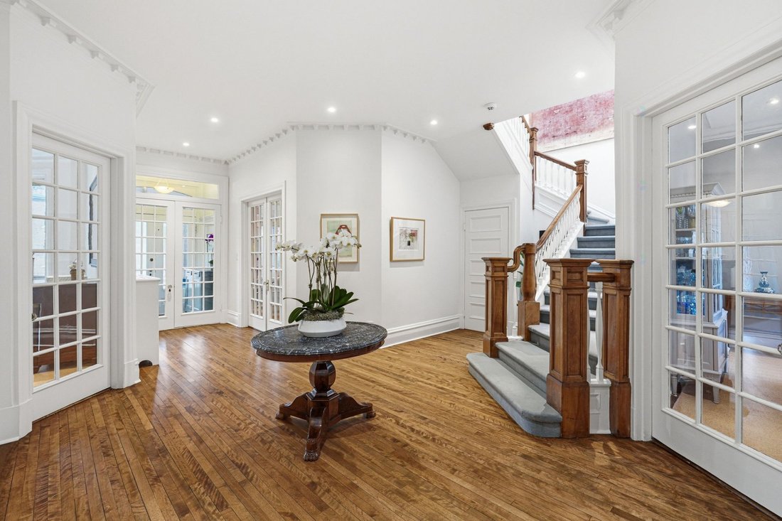House in Westmount, Quebec, Canada 2 - 17686854