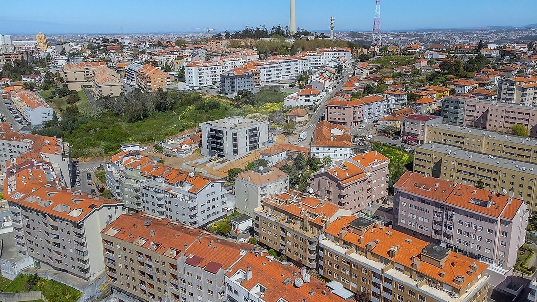 Apartment in Mafamude e Vilar do Paraiso, Porto District, Portugal 5 - 17684257