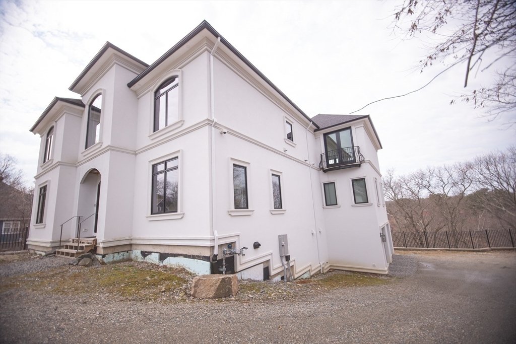 House in Saugus, Massachusetts, United States 2 - 17688117