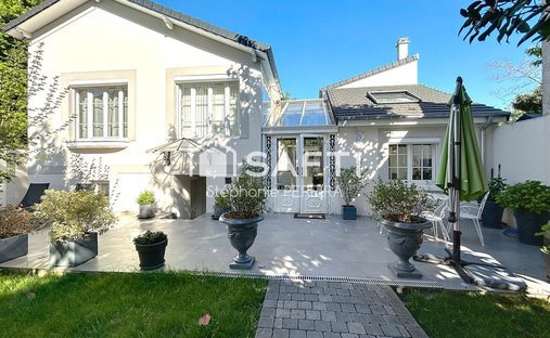 Maison à Descartes, Champs-sur-Marne, France 1