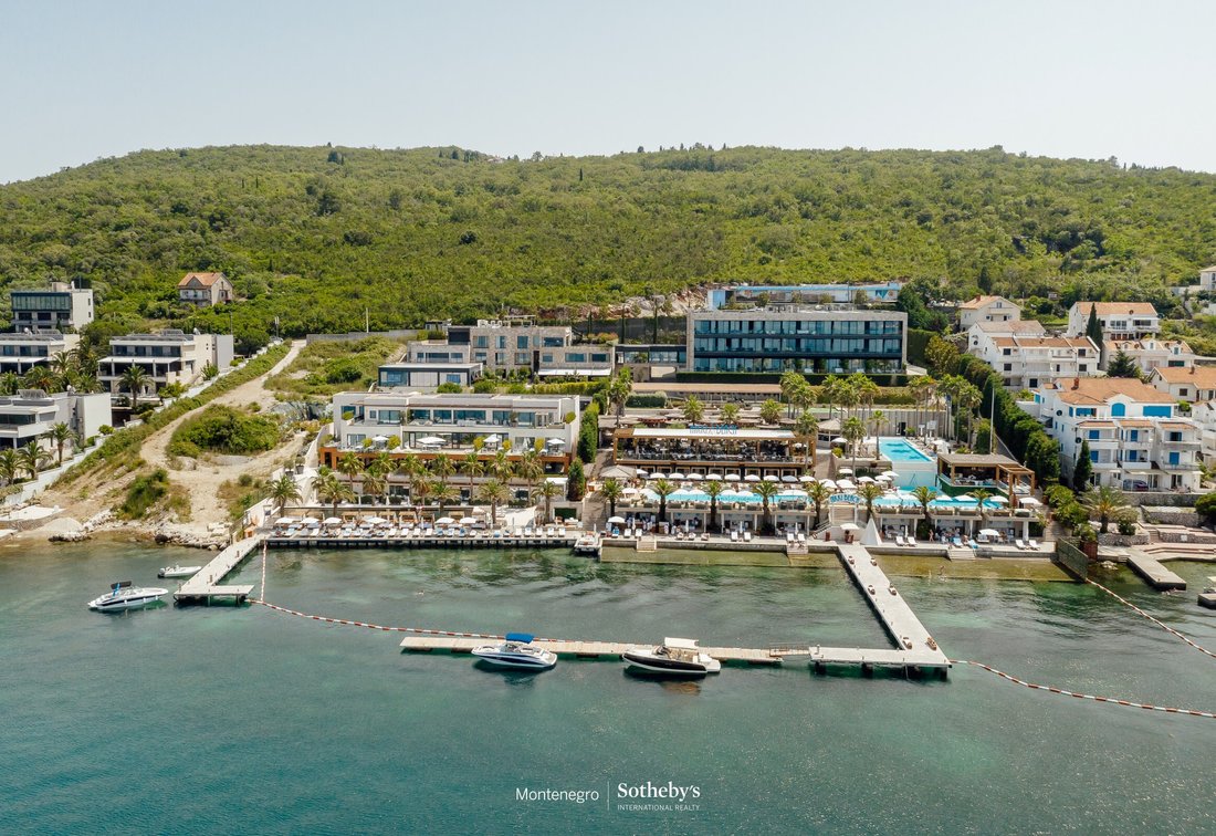 Apartment in Đuraševići, Tivat Municipality, Montenegro 3 - 17684428