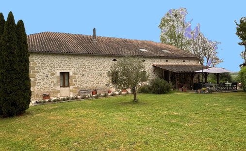 Timeless Elegance & Rural Serenity: A Majestic Chateau Estate With A Chapel And 13.2 Hectares Of Lan - 3